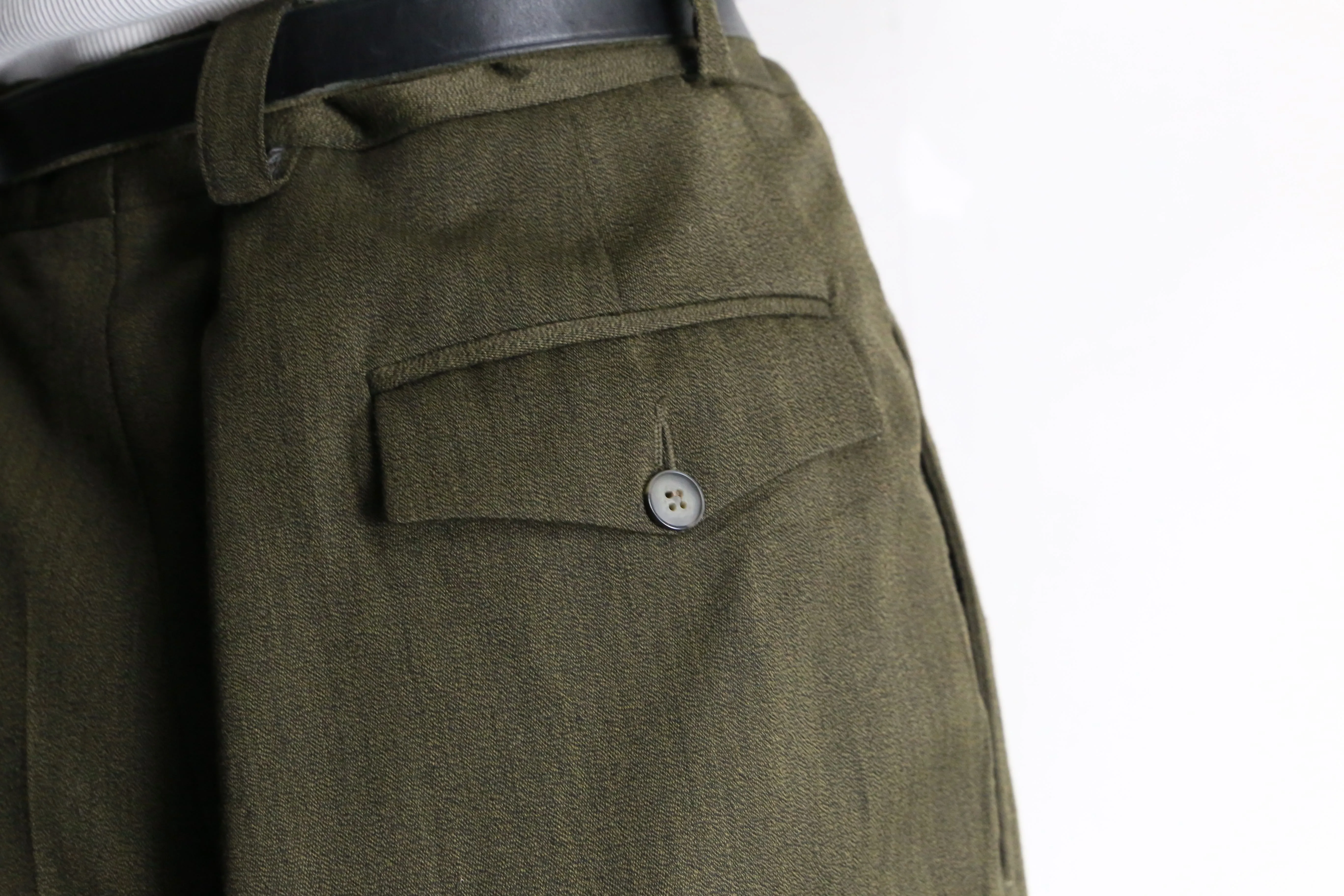 kahki 4tuck wide tapered slacks