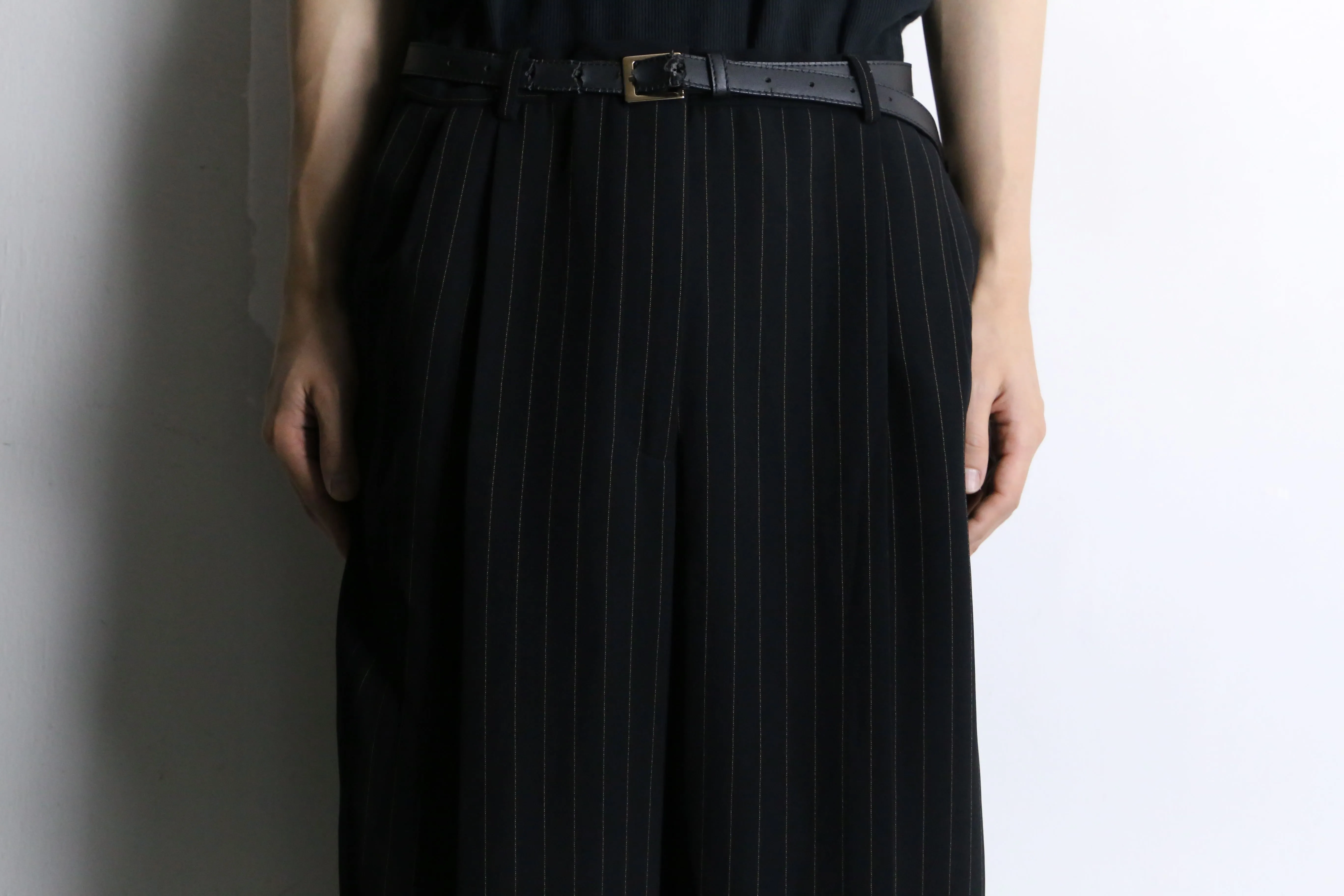 stripe pattern wide silhouette straight slacks