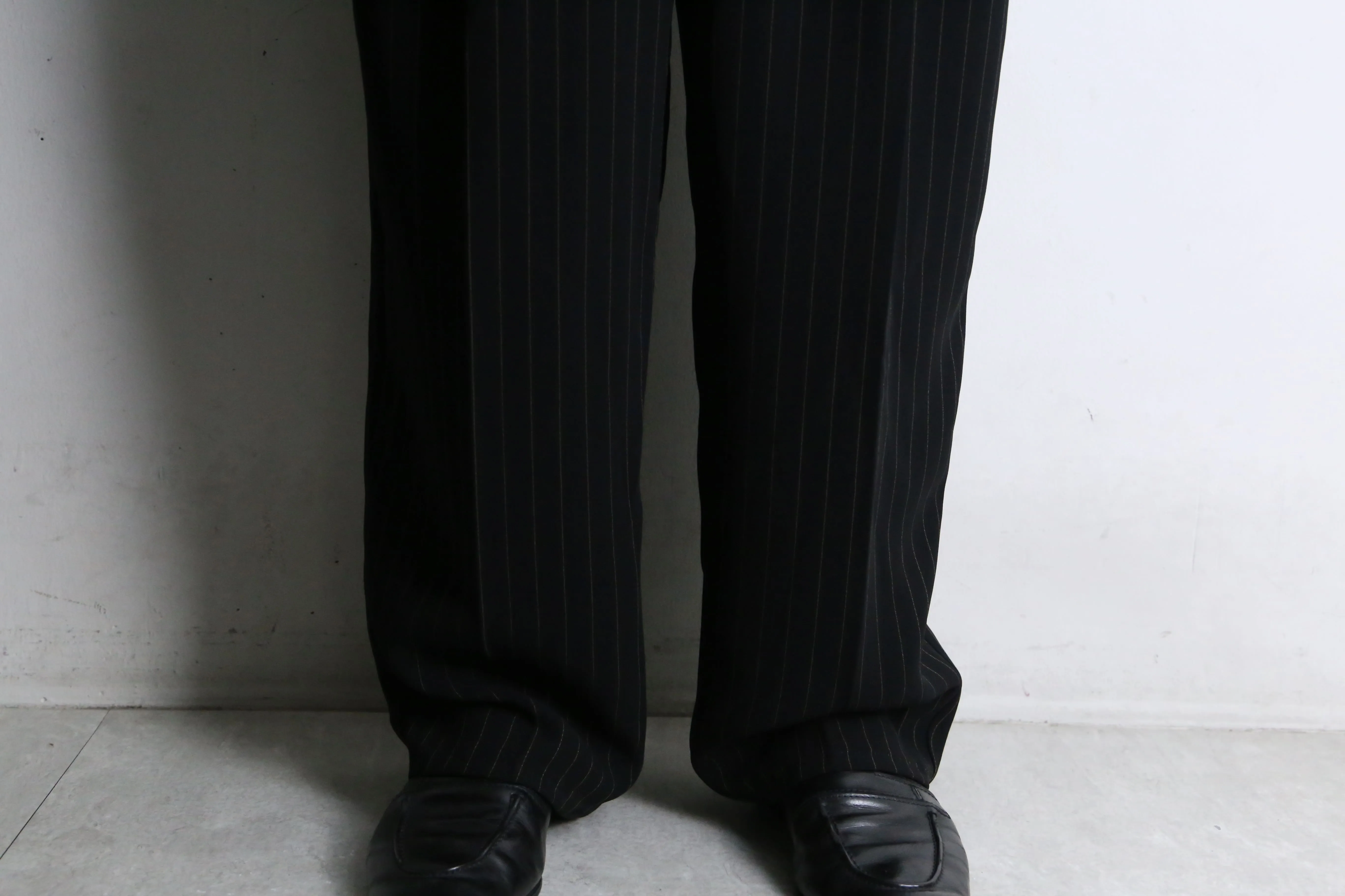 stripe pattern wide silhouette straight slacks