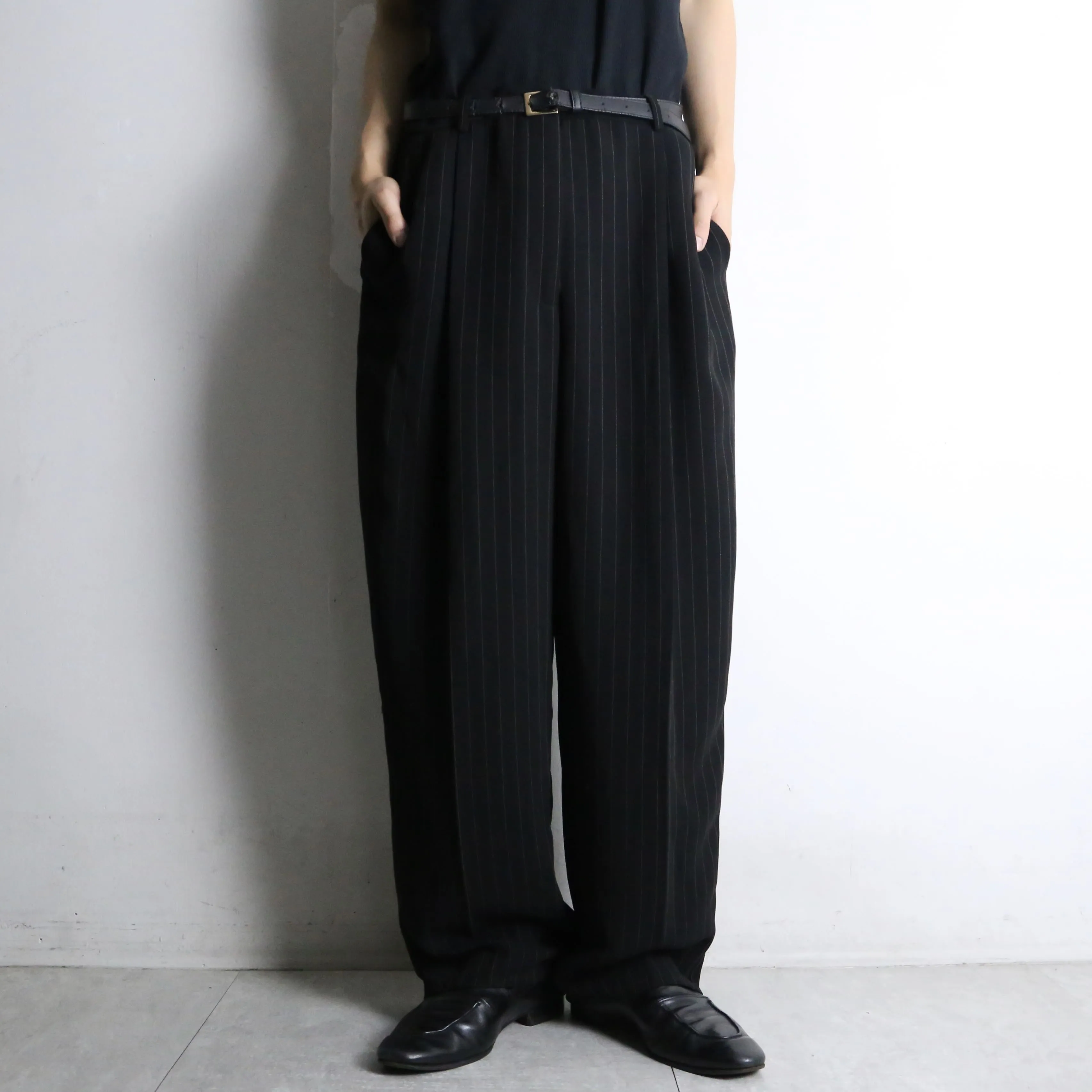 stripe pattern wide silhouette straight slacks