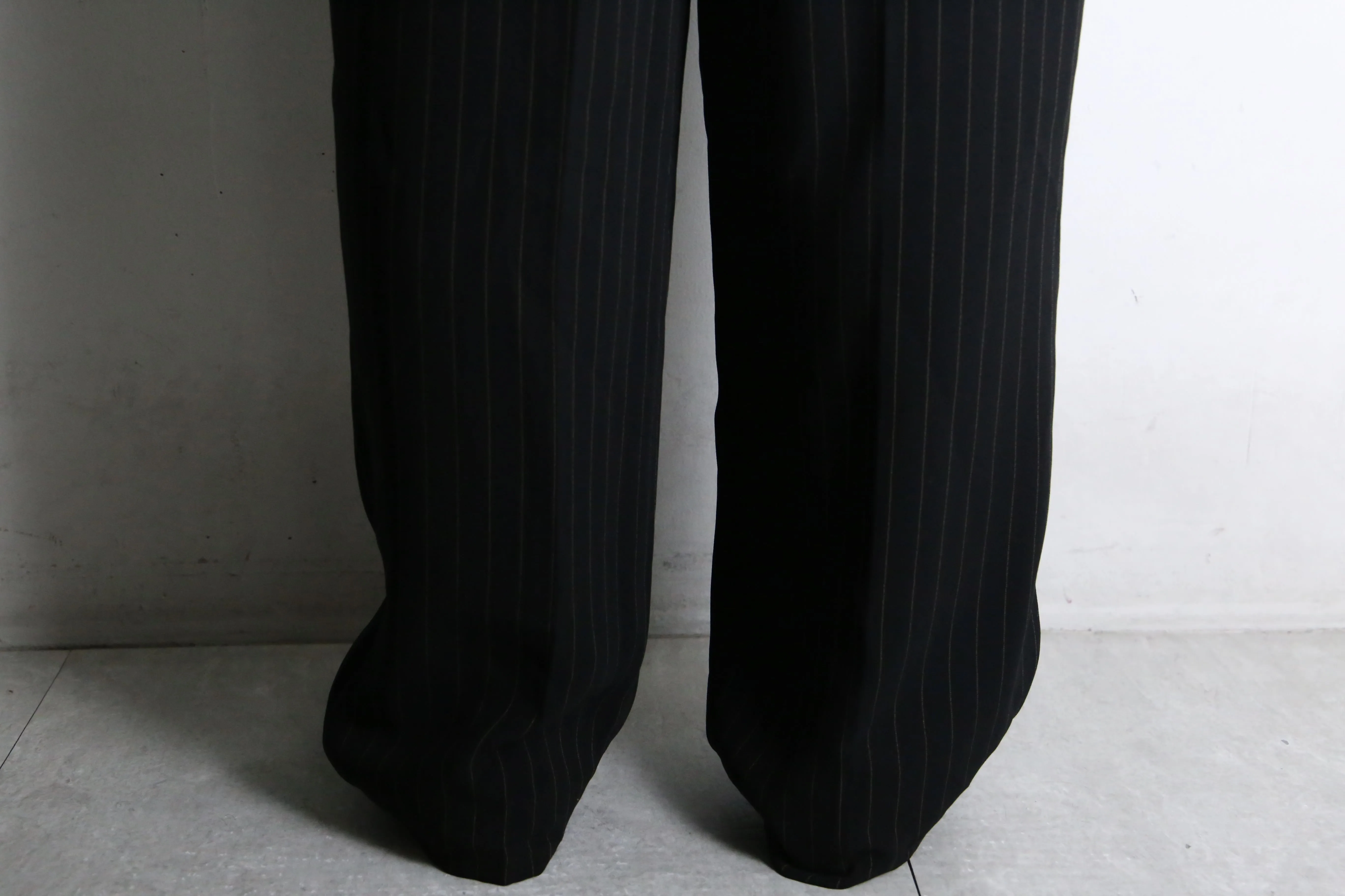 stripe pattern wide silhouette straight slacks