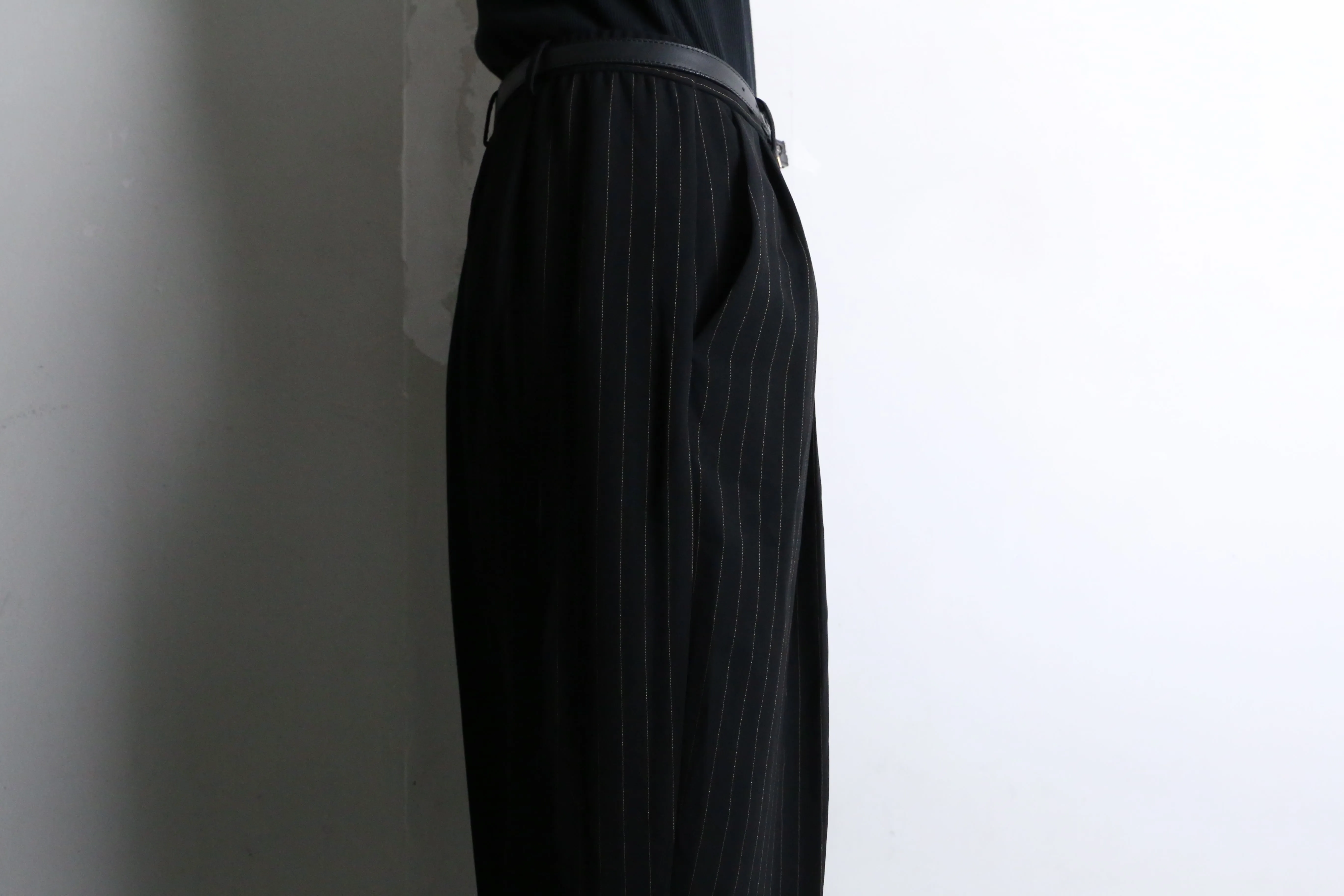 stripe pattern wide silhouette straight slacks